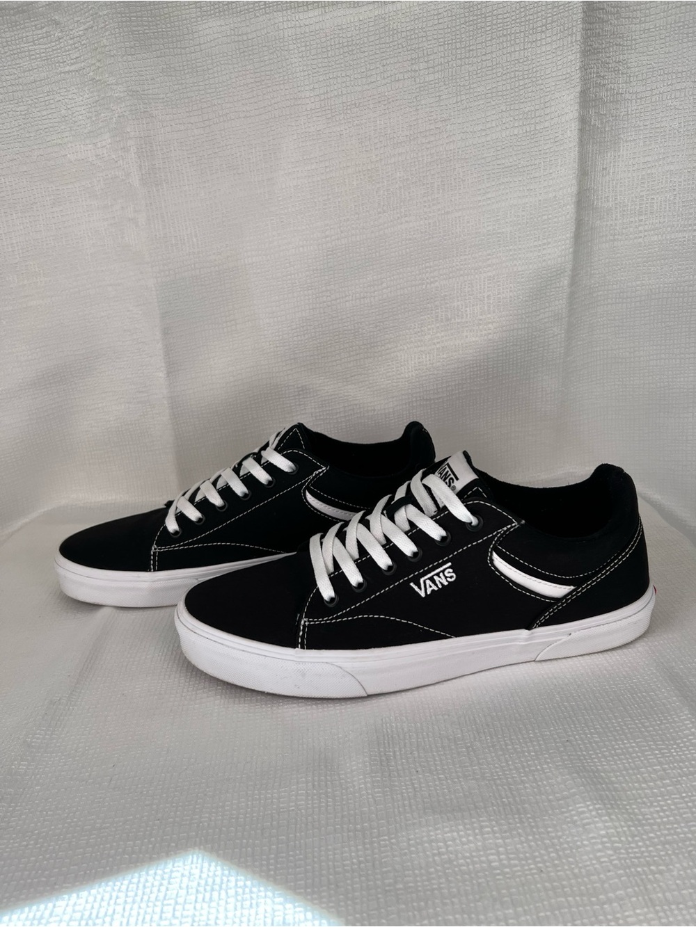 Vans Seldan Black & White Low-Top Canvas Sneakers Size 10.5